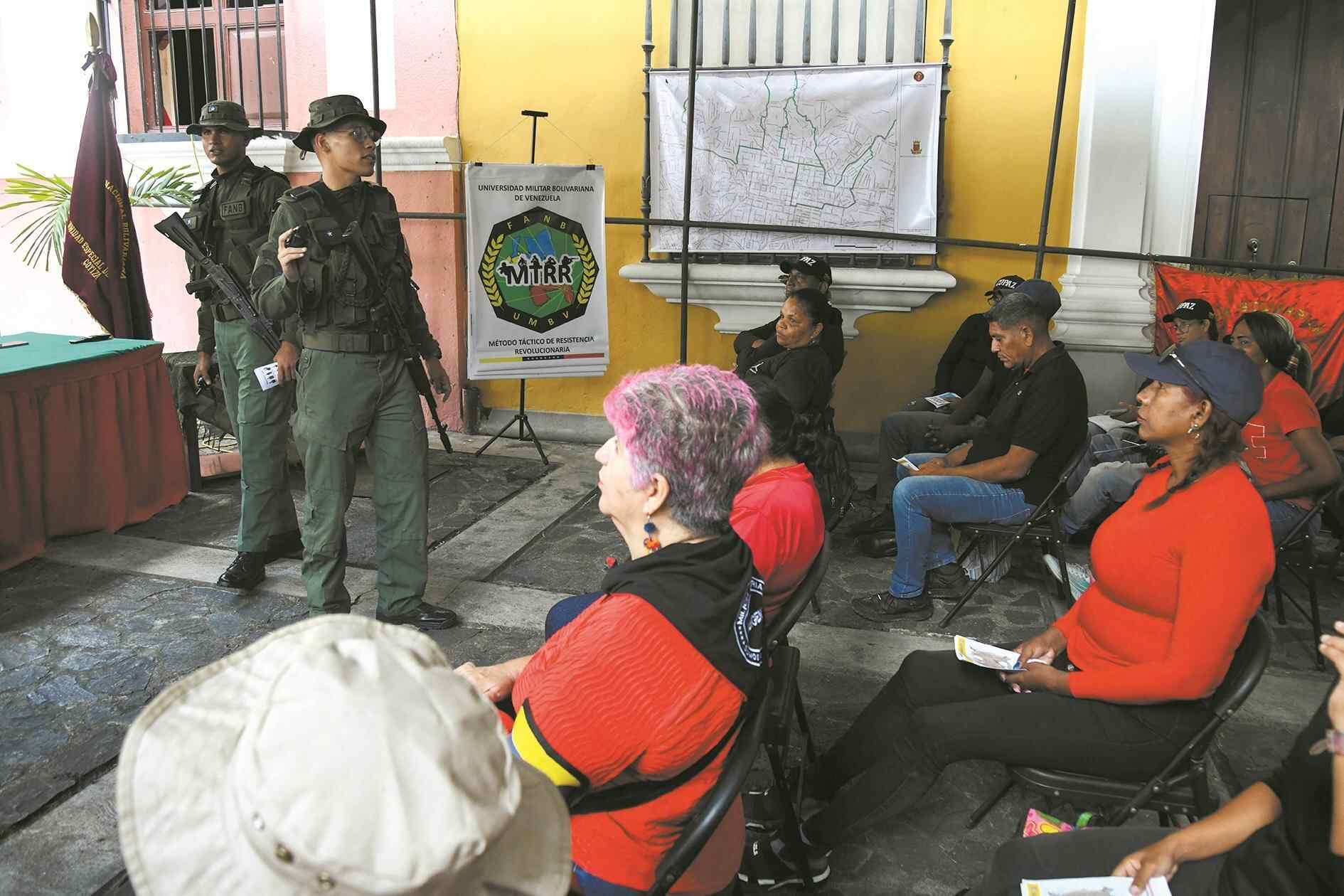 最大的航空母舰正在接近边境，载有近15,000名士兵。特朗普会对委内瑞拉采取行