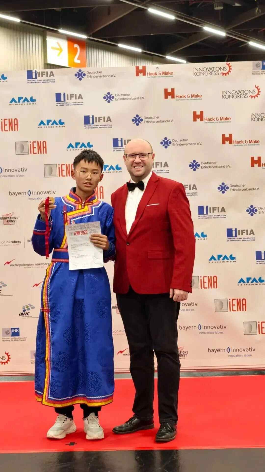 14岁男孩发明“周边树木自动浇水装置”获国际金奖！受到妈妈做饭的启发