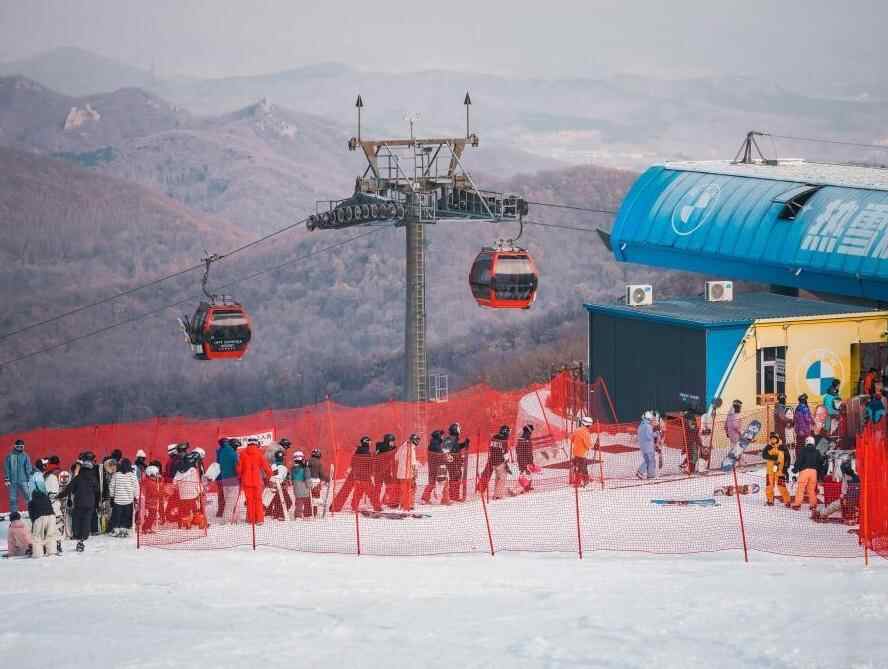 雪场“盛装”迎客 吉林进入“冰雪时间”