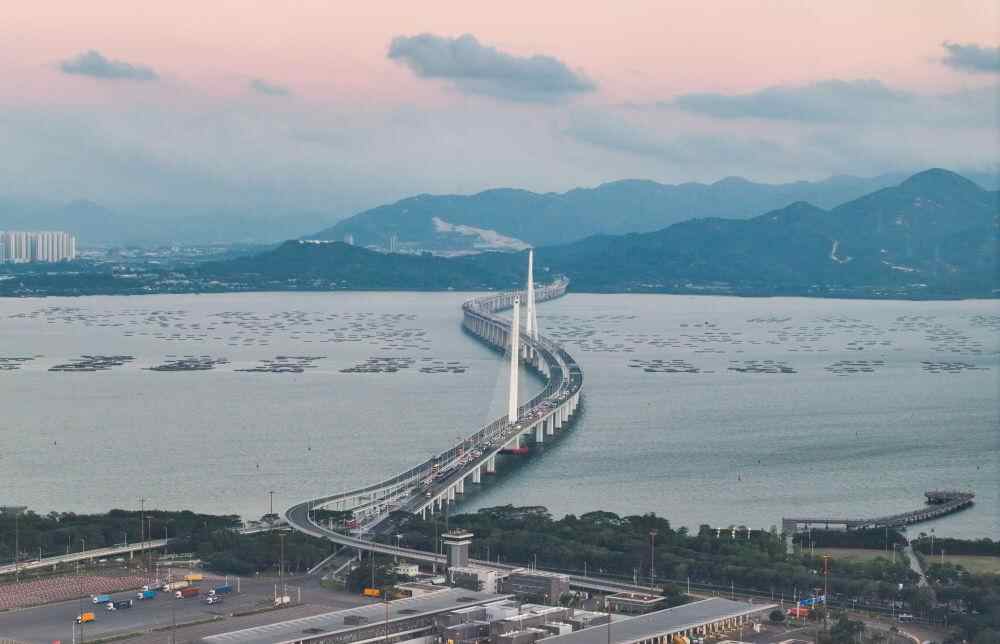 大看台｜通讯：42.195公里，见深港情长