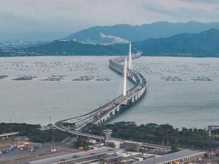 大看台|通讯:42.195公里,见深港情长