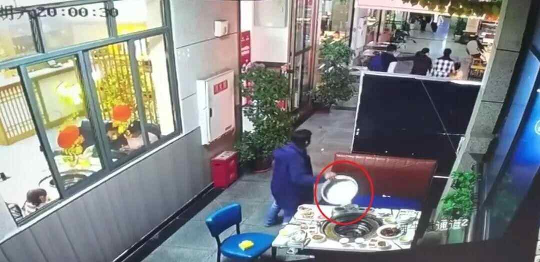 五个人吃火锅不付钱,锅被收走了。警方