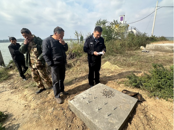 男子钓到108发子弹以为是大鱼,现场画面曝光