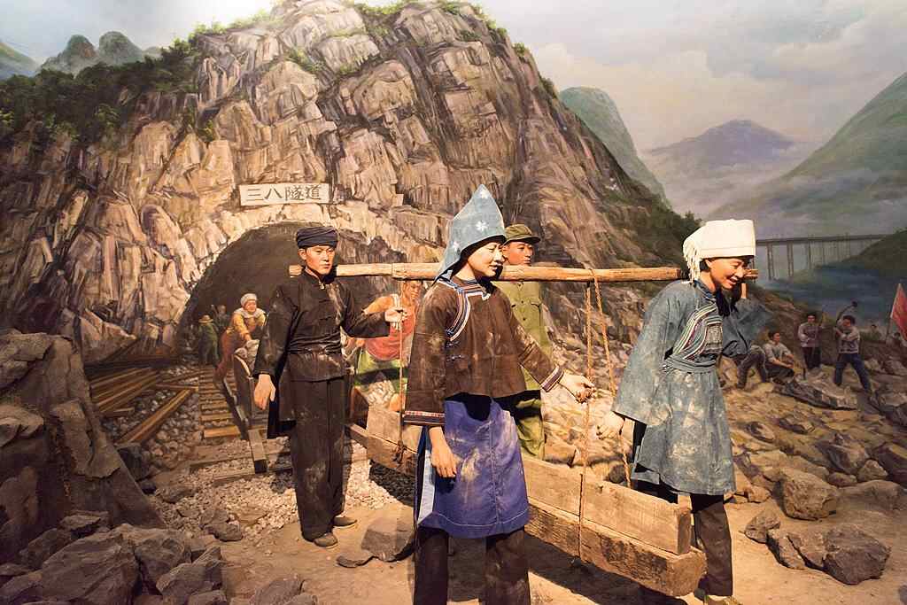 从“铁路建设到苗家寨”到高铁全线通车，“银