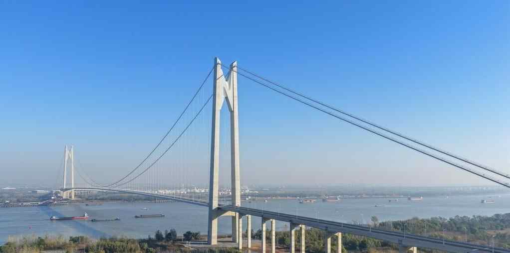 南京新生圩长江大桥正式通车