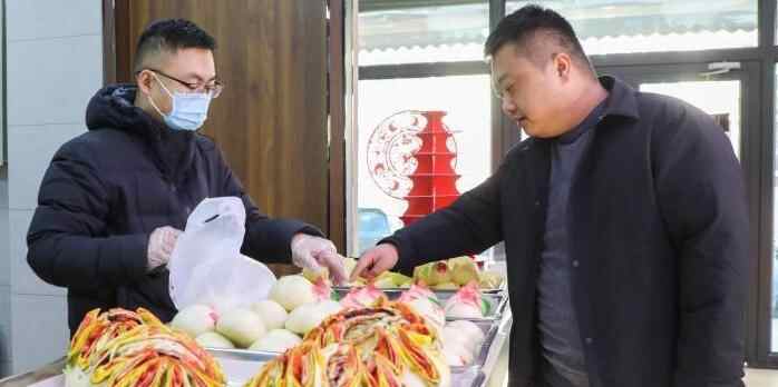  青海西宁：传统手艺带领民众走上致富新路