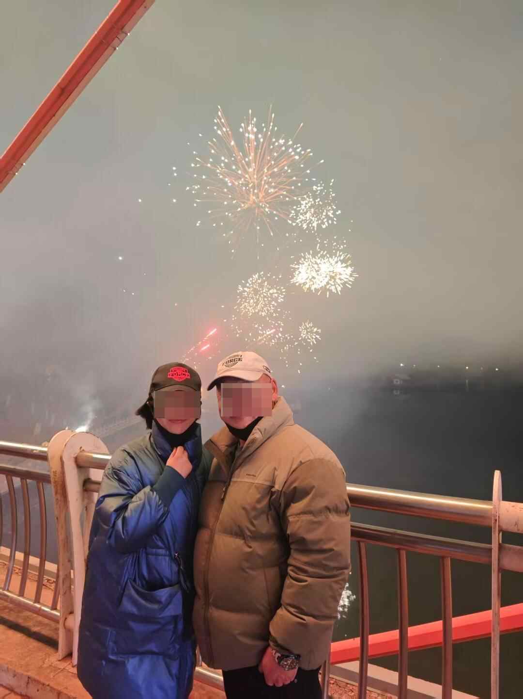 骗贷透支女友刺死女友案一审判决：过失杀人罪判处死刑，缓期两年执行。