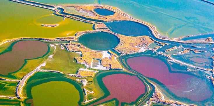  山西运城：冬日盐湖色彩斑斓