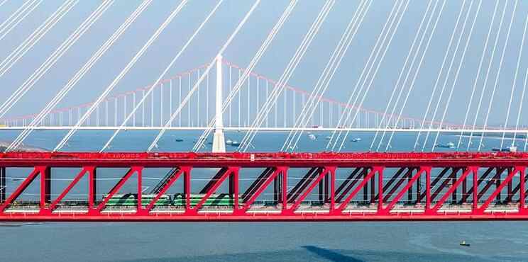  安徽当涂：“钢铁长虹”飞渡长江