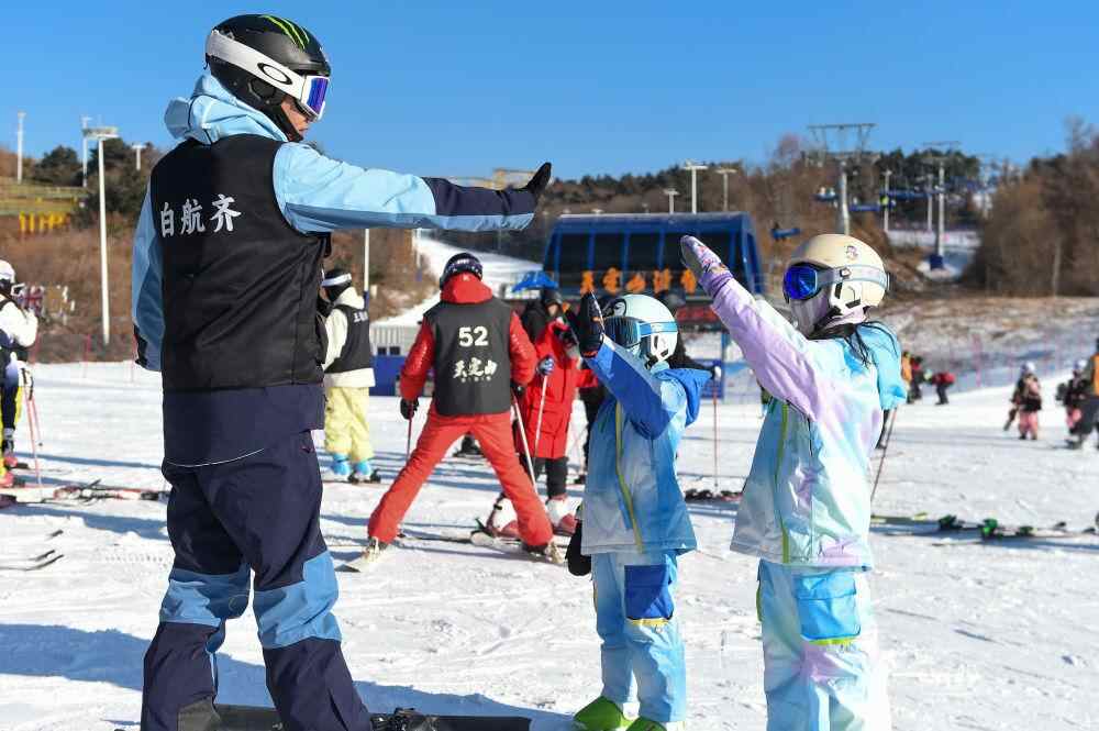 这不只是“经济火爆”，更是“双向热潮”！又到了冰雪假期的时候了
