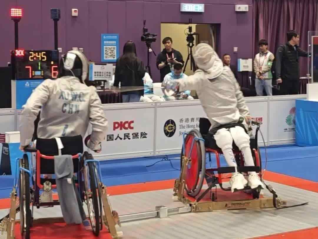 轮椅击剑在香港开赛!广东首个轮椅击剑队15名队员出征