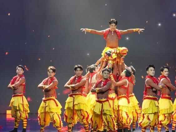广西南宁上演非遗盛宴 艺术院团让传统文化“潮”起来