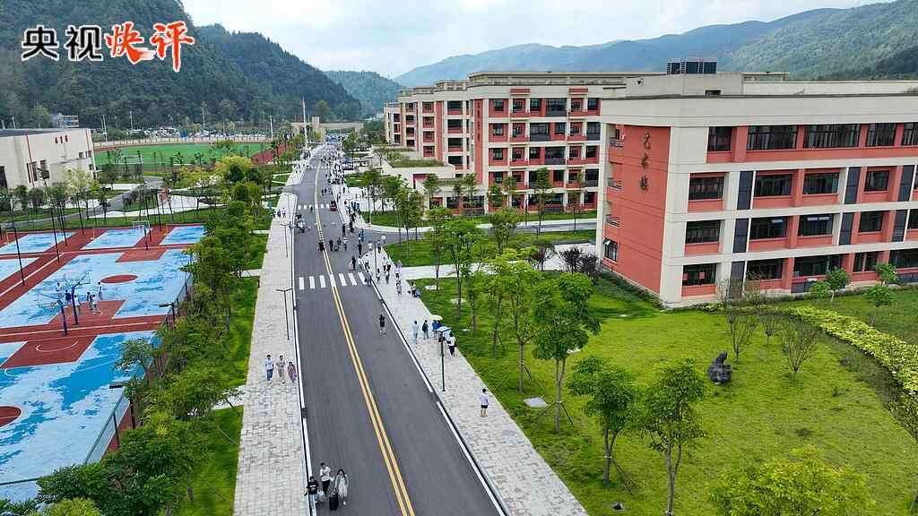 【央视快评】为人民取得政治胜利，通过艰苦奋