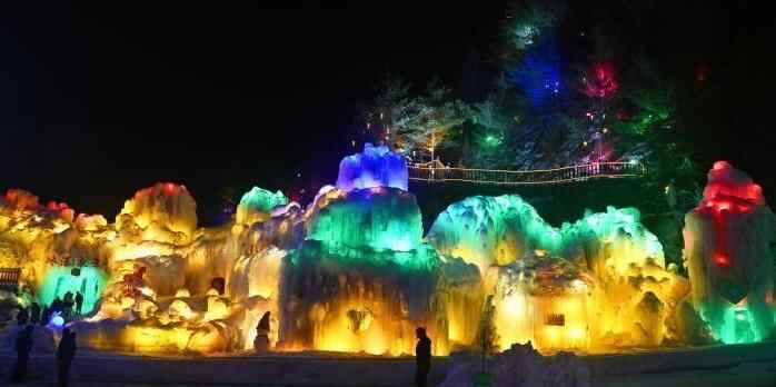  积石山大墩峡景区震后焕新：冰雪盛宴启幕 观冰瀑赏冰灯