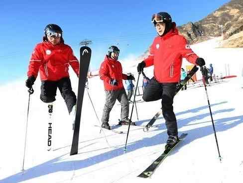  大看台丨撬动万亿，冰雪经济何以滚烫？