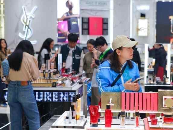  海南全岛封关带动离岛免税购物人气高涨