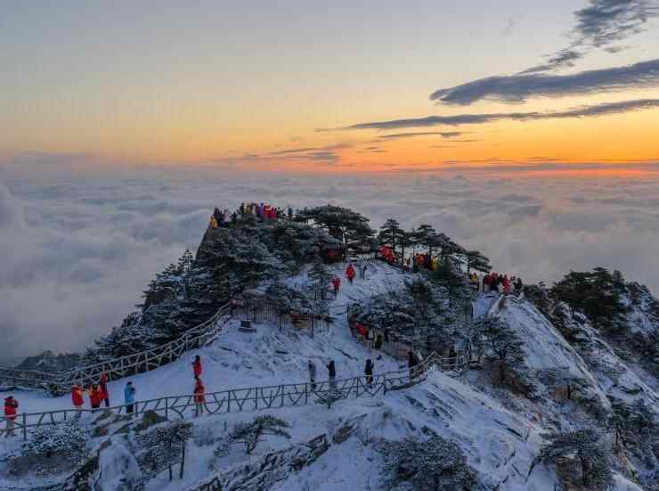  雪后初霁 黄山开启仙境模式