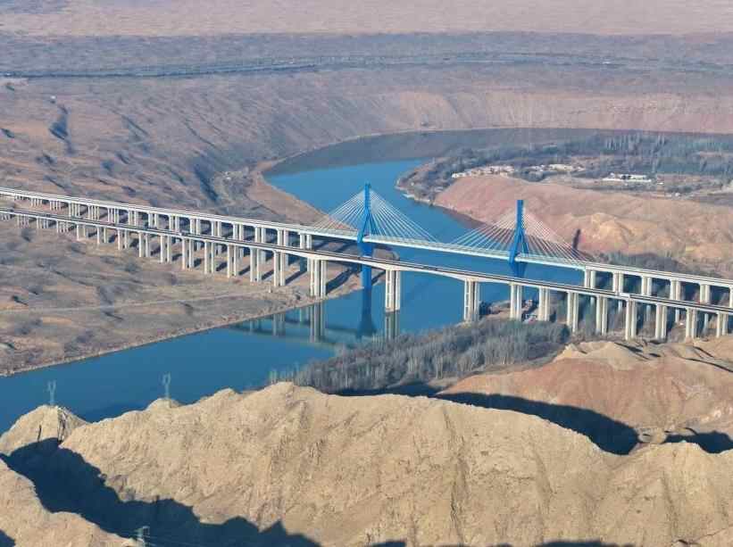  宁夏中卫：黑山峡黄河特大桥开通在即