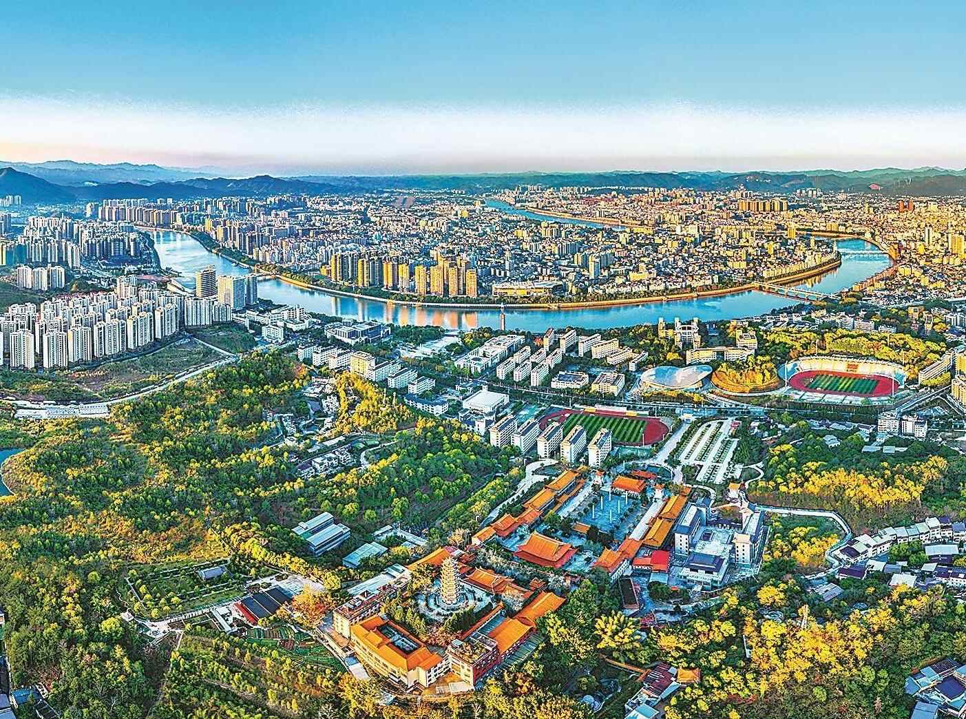  定力广东 向新而行——在风浪中育新机，于奋进处开新局