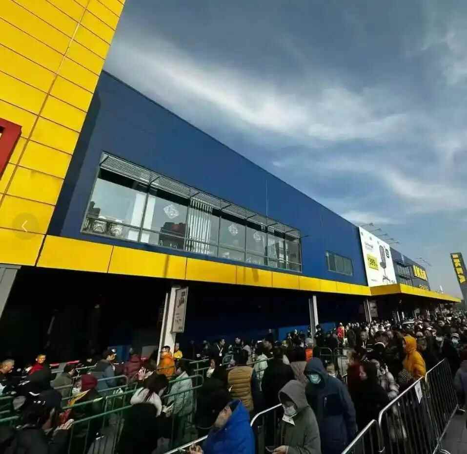 宣布闭店后的宜家人满为患