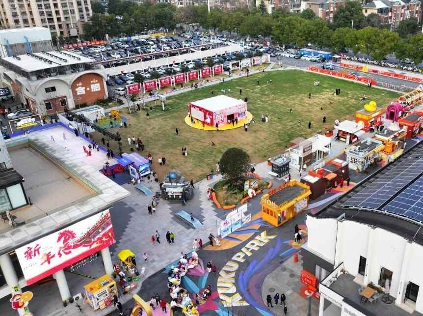 旧粮仓变身潮玩地：老建筑焕新激活城市消费新动能