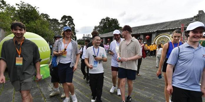  美国青少年福州了解“鼓岭故事”