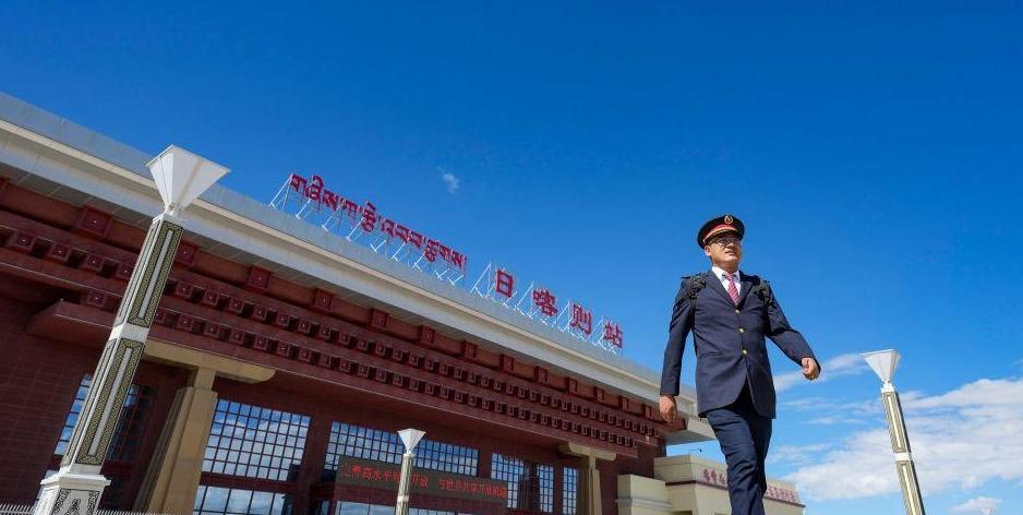 次仁的“天路”:一个藏族青年的铁路梦