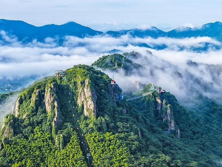  云海绕山峦 风景美如画