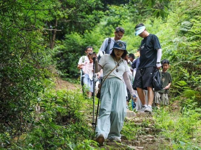 夏日徒步游助力山乡特色文旅消费