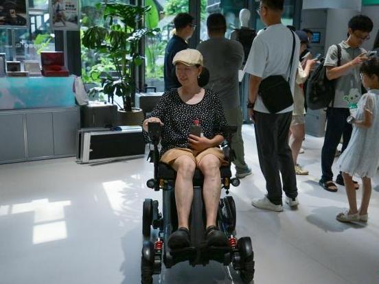 中国首家ROBO+智能机器人旗舰店在成都开业