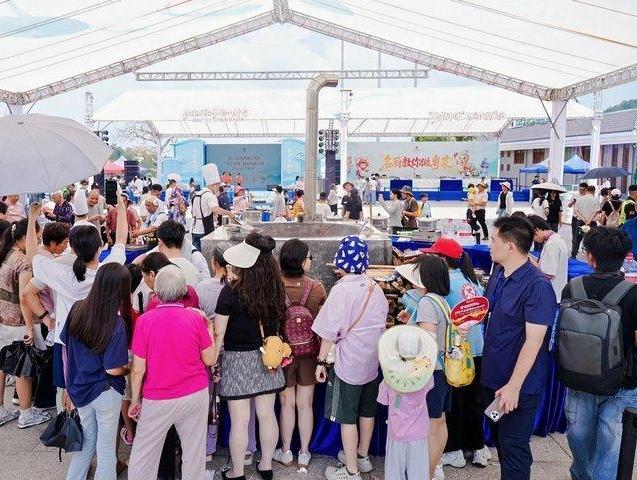  河源水好、锅好、鱼好、汤好、人好，不畏汗洽只为鱼汤