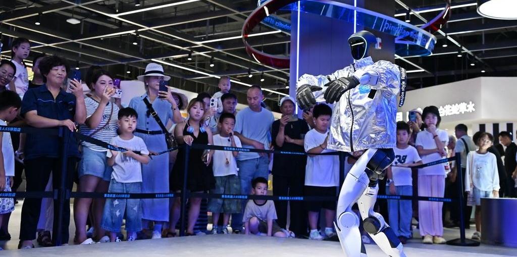  可租赁可定制 青岛首家机器人6S体验店开业