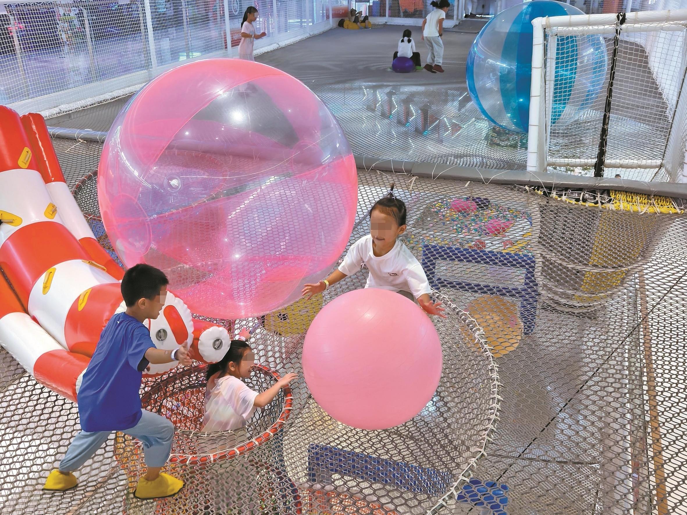 商场中庭“悬”着的快乐，安全吗？