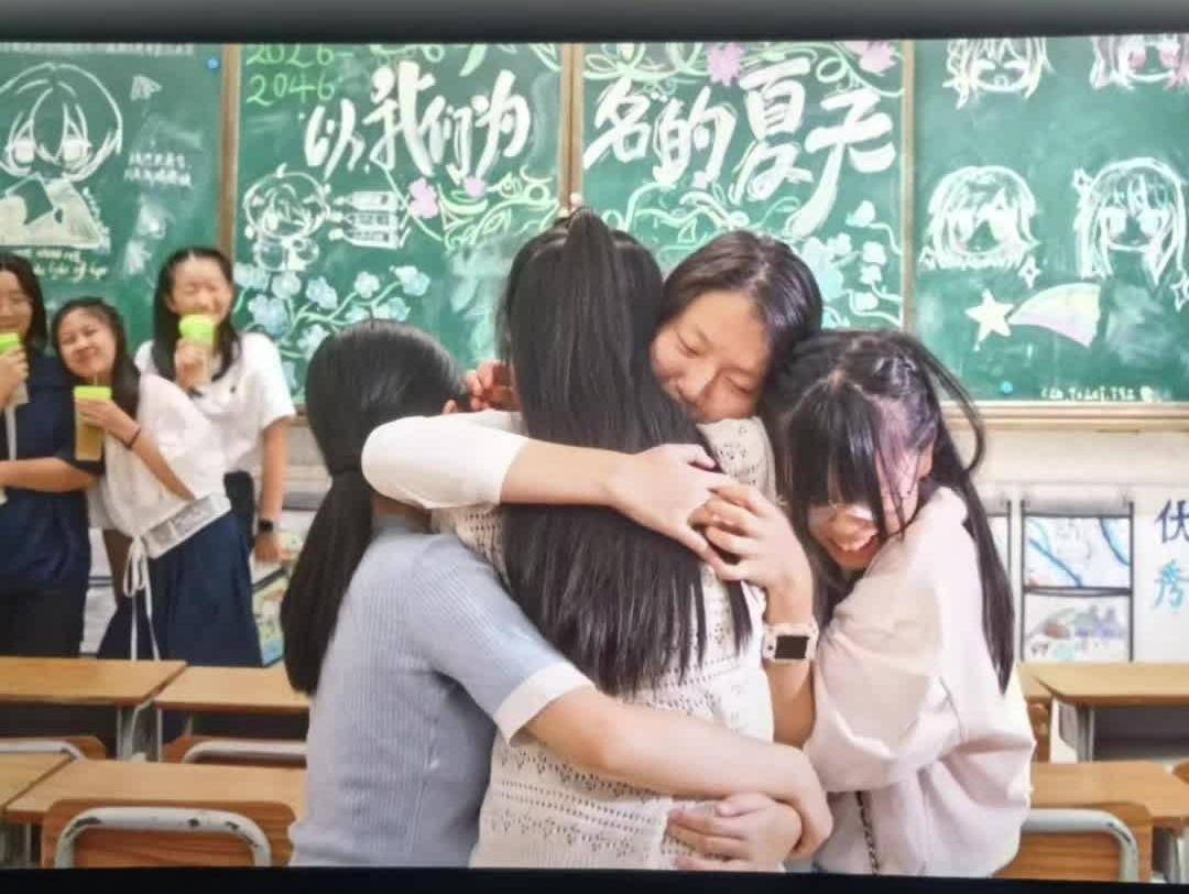  走红毯、当电影主角，广州这位家长历时两年为全班拍出专属毕业纪录片