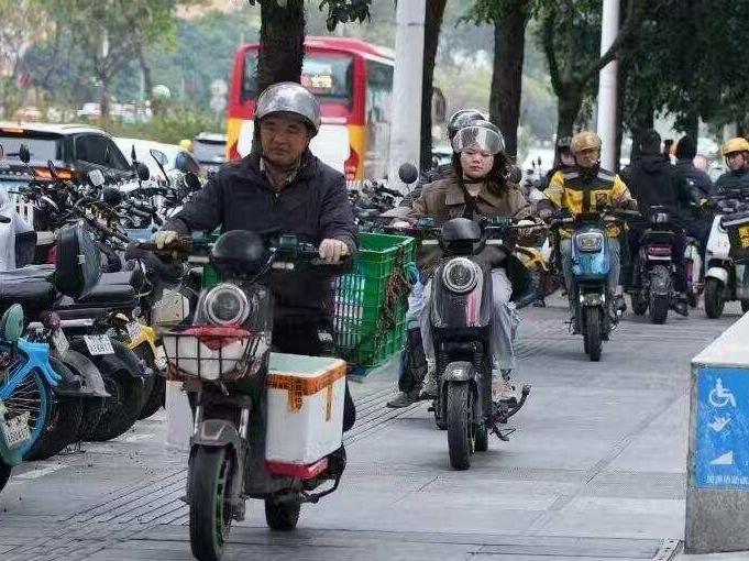 道交法拟调整电动自行车限速！羊晚曾调查报道“15km/h”困局