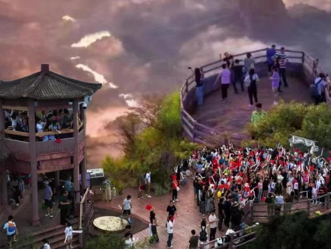  一句“不上班”，丹霞山为何红到发烫？广东文旅爆火不只靠一句梗 | 文旅开麦