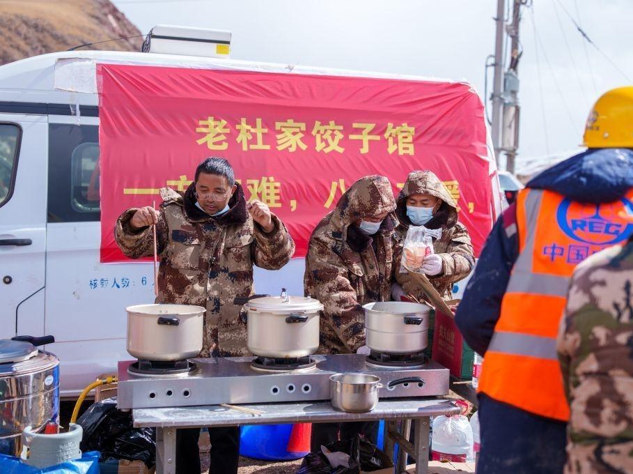 图片故事丨3000斤饺子的“逆行”